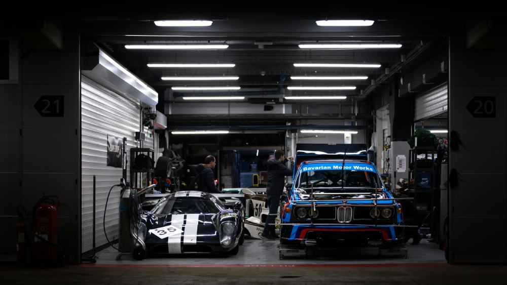 24 Car Service Dubai professional team working on cars